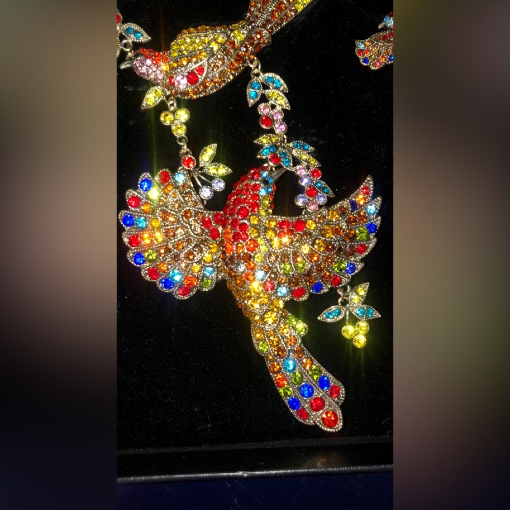 Heidi Daus “ Mary Poppins Come fly with Me” Bird Necklace and Earring Set - Picture 9 of 10